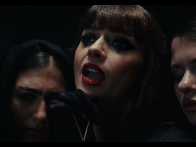 Video zu 'Esibizionista' ansehen