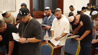 סליחות בשידור חי עם הגאון הרב יגאל כהן שליט"א (ארגון ענפים) - התמונה מוצגת ישירות מתוך אתר האינטרנט יוטיוב. זכויות היוצרים בתמונה שייכות ליוצרה. קישור קרדיט למקור התוכן נמצא בתוך דף הסרטון