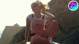 "Smile" - Meg Donnelly | (Tradução)