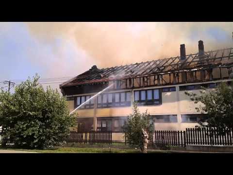 Kigyulladt a Rigó , Diákotthon és Gyermekotthon tetőtere  Szentesen