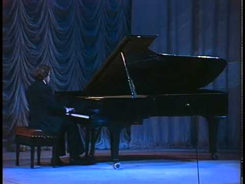 Boris Petrov plays Liszt La Campanella - video 1983