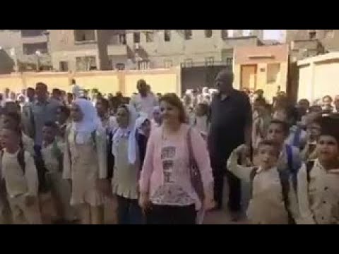 شاهد مدرسة مصرية تستبدل تحية العلم بالهتاف للجنرال وقيادات المحافظة
