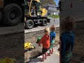 Der große und der kleine Bagger