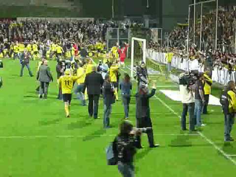VVV Venlo Champions of the Jupiler League 2008-2009: Players celebrate with fans