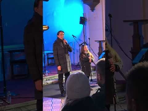 Kristian Šebek napodobuje zpěv Karla Gotta 