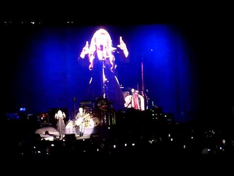 Fleetwood Mac - Landslide (live) with appearance by Kid Rock at The Palace of Auburn Hills 10.22.14