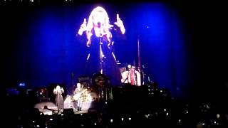 Fleetwood Mac - Landslide (live) with appearance by Kid Rock at The Palace of Auburn Hills 10.22.14