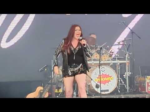Tiffany - I Think We're Alone Now - live Let's Rock Leeds 25/6/22 in the crowd!