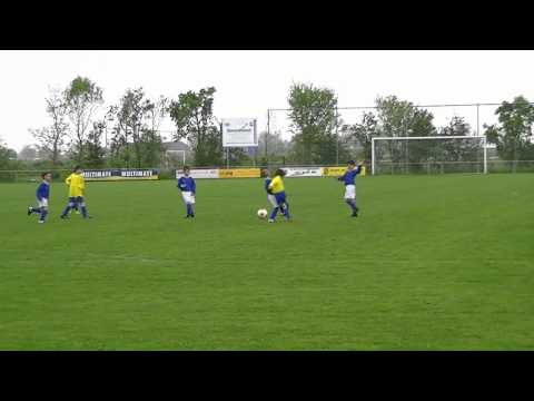 Voetbal oefenwedstrijd Serooskerke F4 - Oostkapelle F2   5 mei 2012