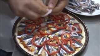 preview picture of video 'Naninos Pizza - Vira Balık (Hamsili Pizza)'