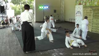 preview picture of video 'Powitanie Lata w Moszczenicy - pokaz AIKIDO grupa dziecięca 14.06.2014'