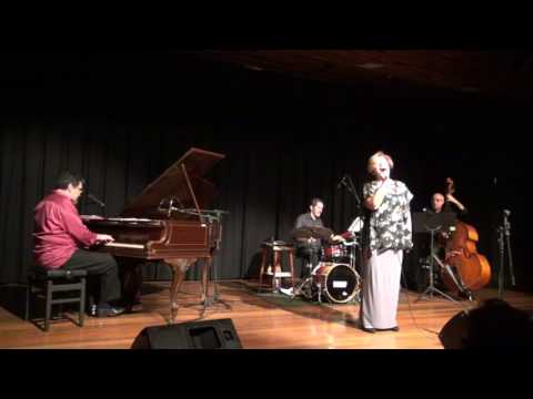 Sylvia Negrelli no Harmonia - La Vie en Rose (Louiguy - Piaf)