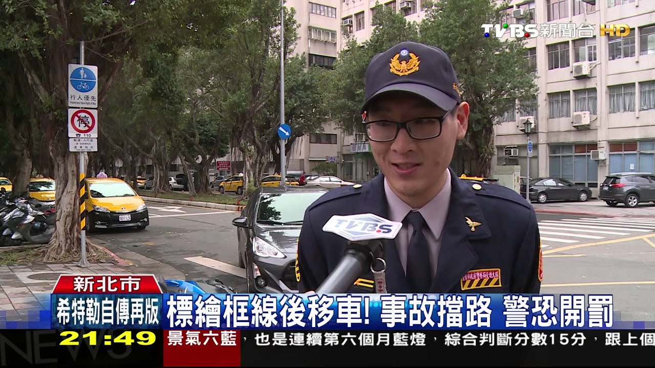 「以為能鑽過」 機車夾在雙向2車中卡住