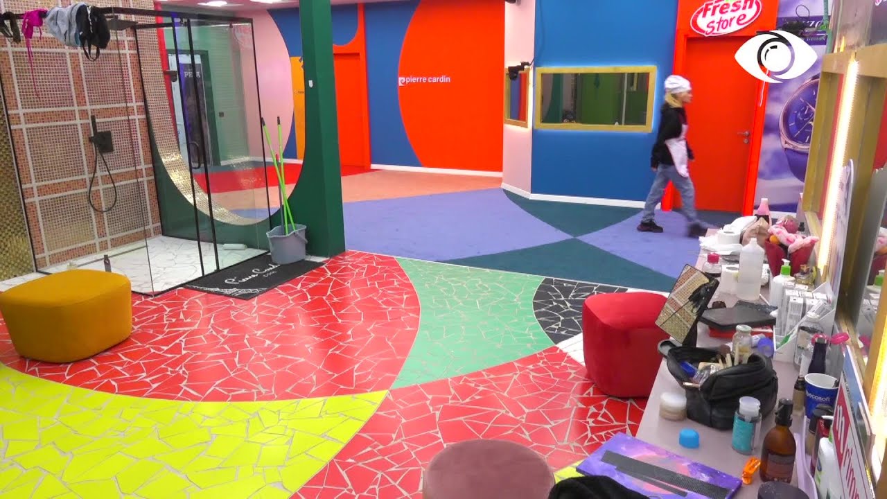 Dea Mishel i bashkohet grupit në gatimin e petullave