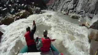 preview picture of video 'Westwater 2,400 cfs low water'