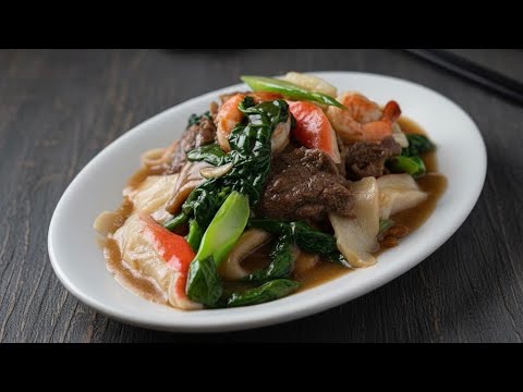 Most Underrated Stir Fry Chow Fun 😤🔥 Cambodian Street Mee Katang Noodles!