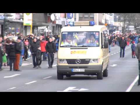 Einsatzfahrten vor und während des Karnevalsumzug in Wuppertal