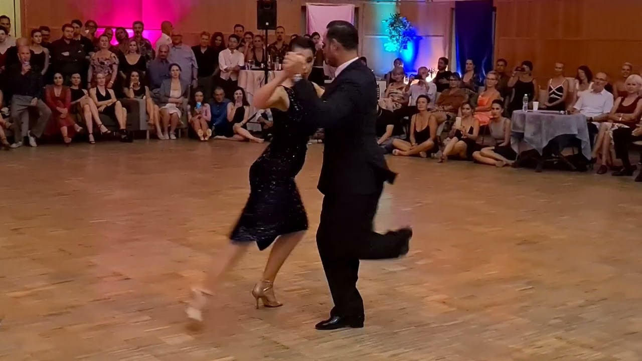 Stephanie Fesneau & Fausto Carpino dancing Vals @El Sabor Budapest 2023 2/4