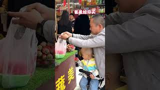 一眼看不到就吃上了，爸爸赶紧给你买 !#Cute baby#Cute#呆萌小米宝#聪明宝宝#萌娃