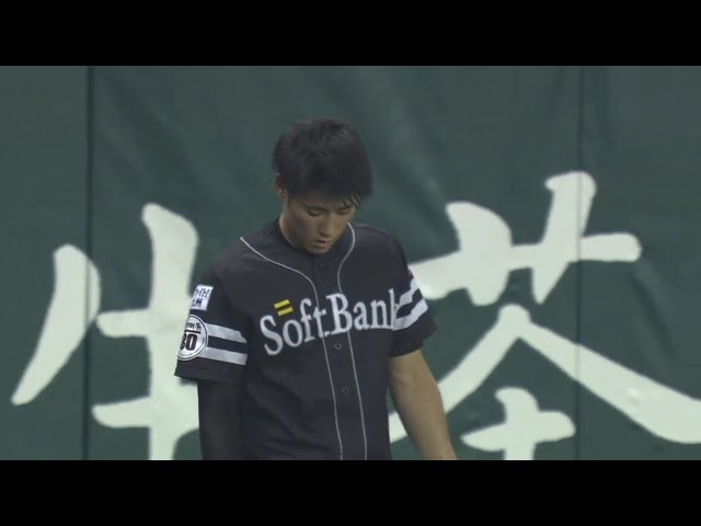 【8回裏】それでもボールは離さない!! ホークス・上林 フェンスに激突しながらもスーパーキャッチ!! 2018/8/2 L-H