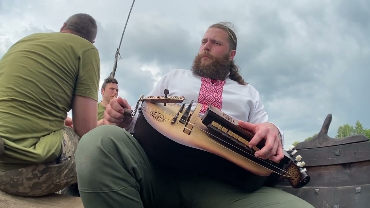 Росте деревко тонке й високе