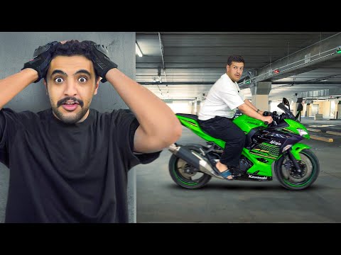 خليت خويي يتعلم قيادة الدباب !