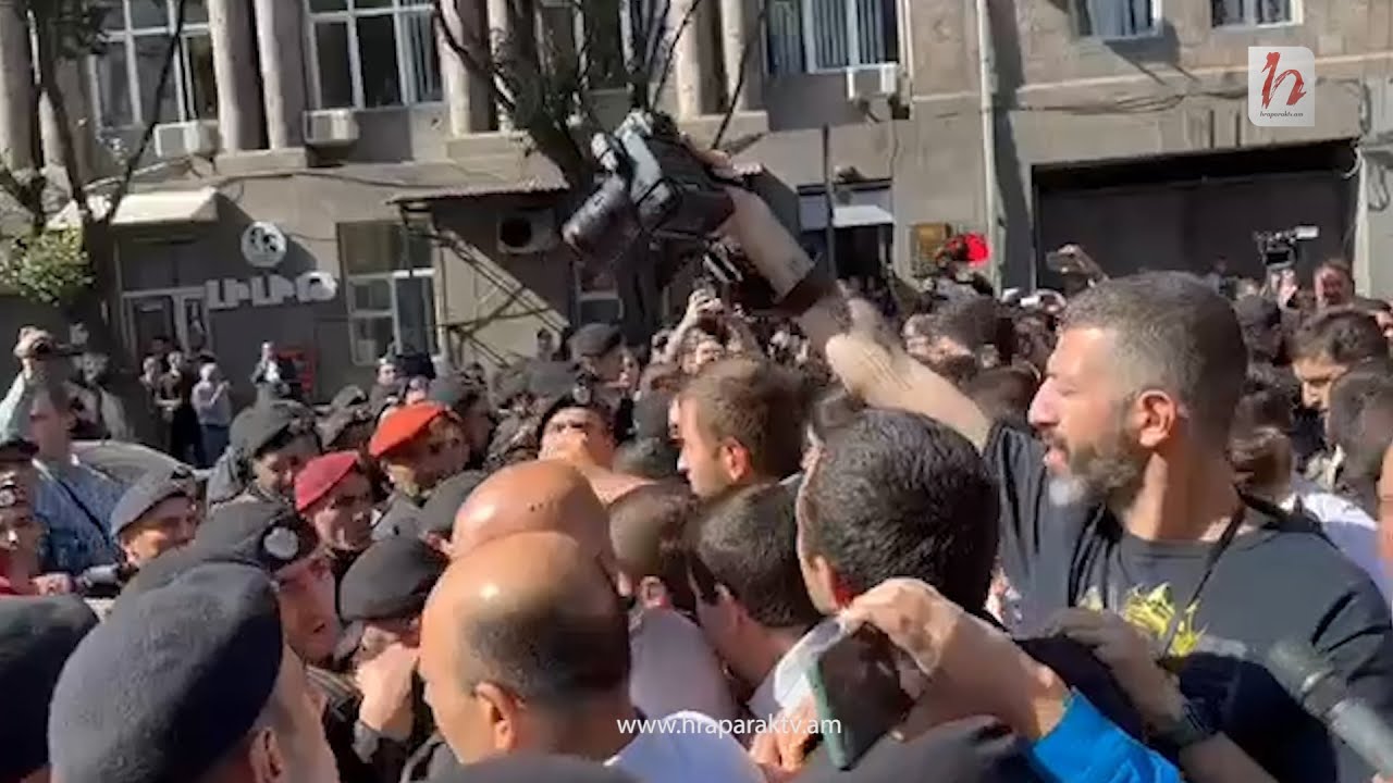 Ուժայինները խոչընդոտում են լրագրողներին