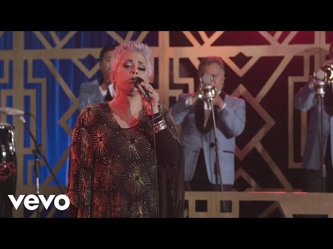 La Sonora Santanera - Aunque Me Cueste la Vida ft. Eugenia León