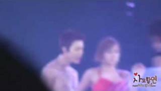 Download lagu FANCAM | 100815 Super Show 3 ~ Donghae's Strip LIVE! (I wanna love you) mp3