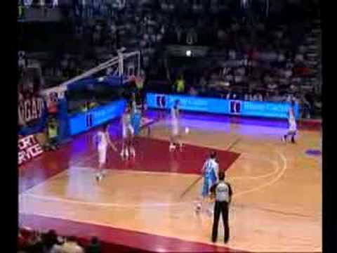 Schiacciata di Lamayn Wilson (Tisettanta Cantù) vs Reggio Emilia
