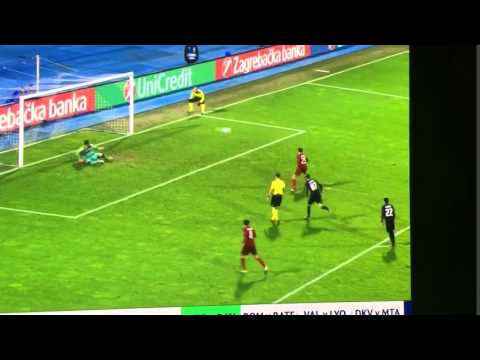 Muller Misses Penalty For Bayern Munich 09/12/2015