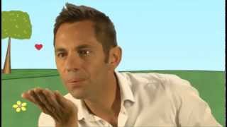 Rémi, la star des petits chante &quot;La chanson des petites mains&quot;