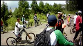 preview picture of video 'Esia Gowes -Goesbike and friends off road MTB trip Cikole 2009 High Quality'