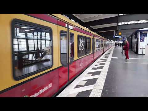 Ausfahrt der S7 nach Ahrensfelde BR 481/482