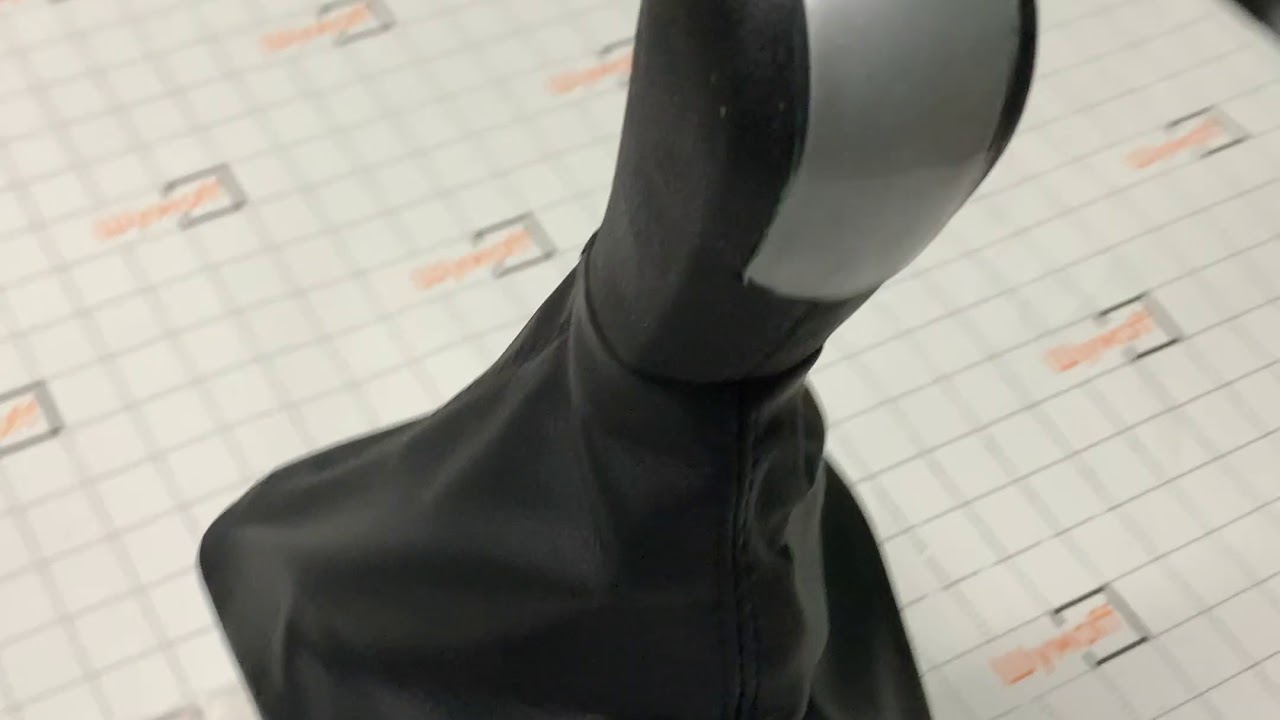 Skoda Octavia II A5 2010-2013 гг. Ручка КПП с чехлом (серая вставка, 5-ступка) Video 1