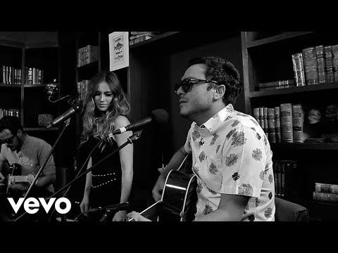 Motel - Sólo el Amor Lastima Así ft. María José