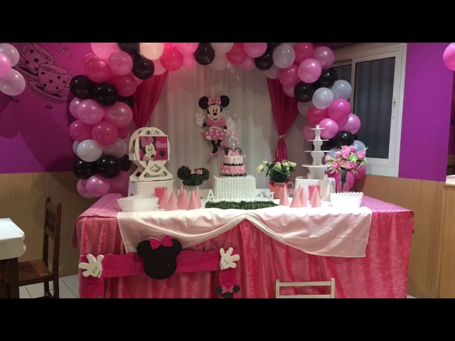 Vídeo relacionado con Disney Bufanda para adultos, diseño de Mickey y Minnie Mouse, Rojo/Negro, talla única
