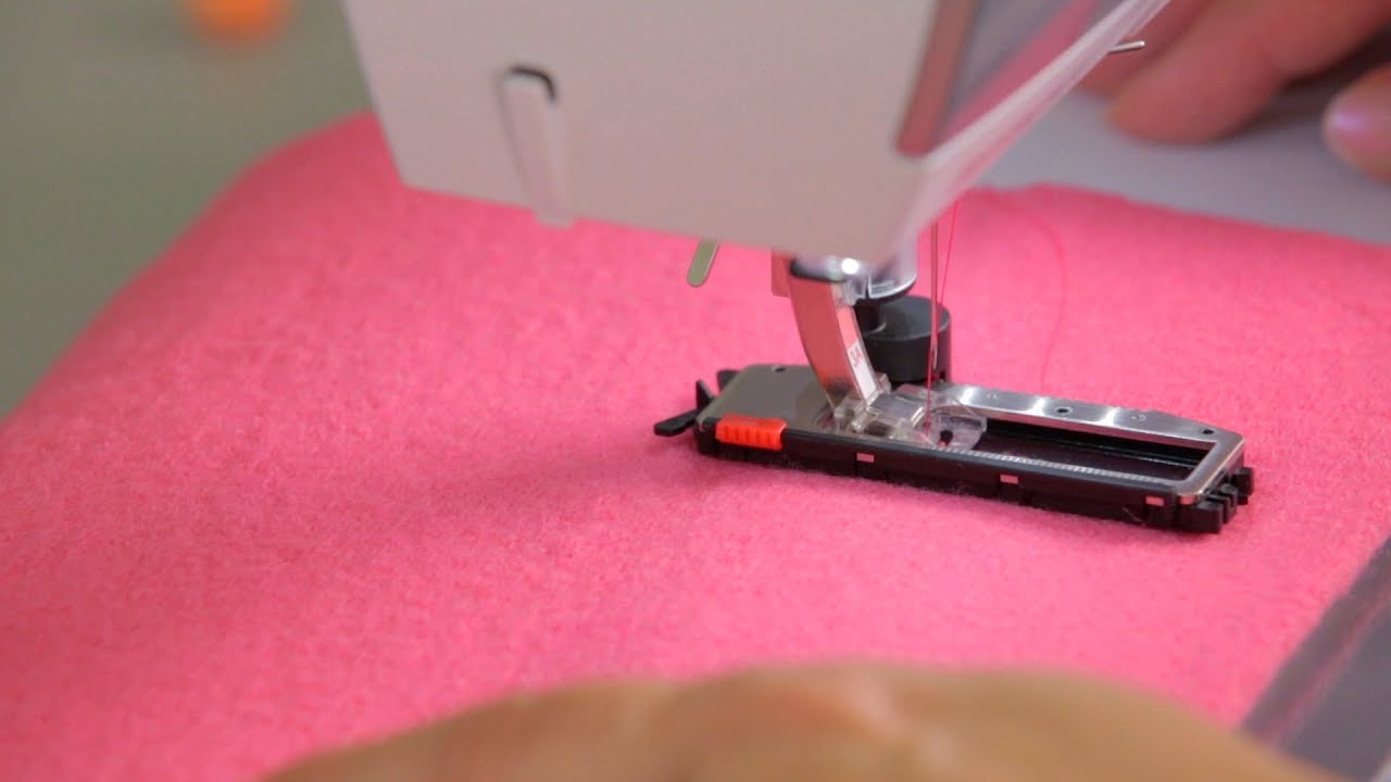 Sewing buttonholes with the B 475 QE