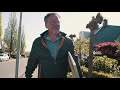 Henk de Jong verrast trouwe sponsor op haar verjaardag