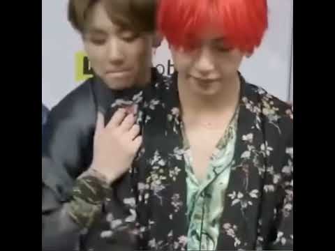 Ухмылка Тэхёна 😏 когда Чонгук всем телом рядом🔥🌈💚💜 #taekook #taekookisreal #vkook #jk #v #kookv #bts