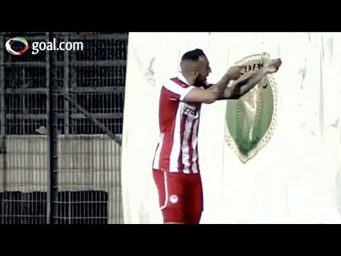 Player booked for shooting celebration - Panthrakikos vs Olympiakos