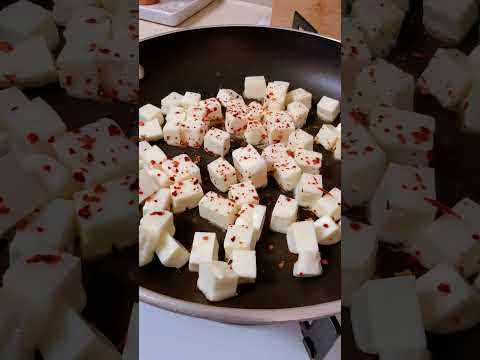 סלט חלומי טעים במיוחד בהגשה עם כלי טרמונטינה