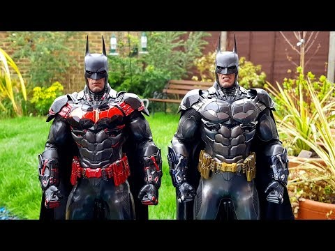 TRUE LIGHT REVIEW : HOT TOYS FUTURA BATMAN. ARKHAM KNIGHT