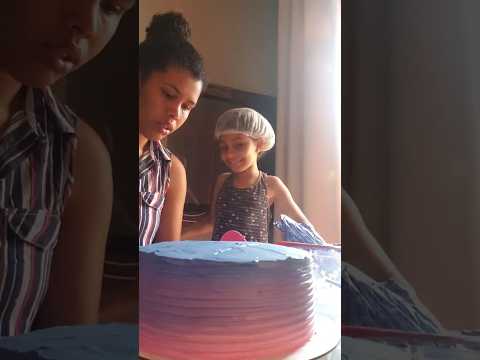 decorating my daughter Maria Fernanda's birthday cake🥳❤ #confectionery #cake #customcake