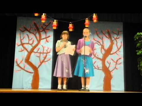 Eve and Lilly singing the Laverne & Shirley theme song