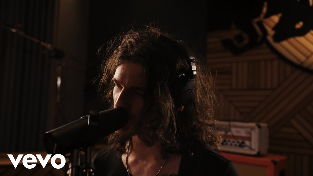 Return to Dust - Belly Up (Live at Red Bull Studios) - YouTube