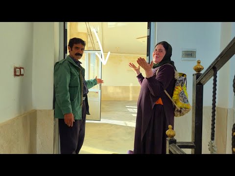 प्यार और शादी एक खानाबदोश आदमी ने प्यार से अपना घर एक बेघर माँ को दे दिया