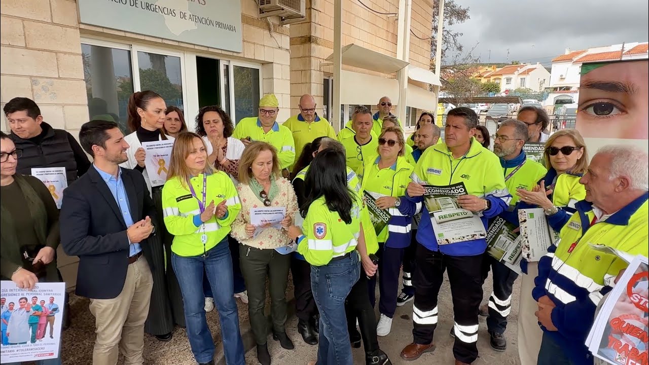 Concentración a las puertas del Servicio de Urgencias en Águilas con motivo del Día Europeo contra las Agresiones a Profesionales Sanitarios