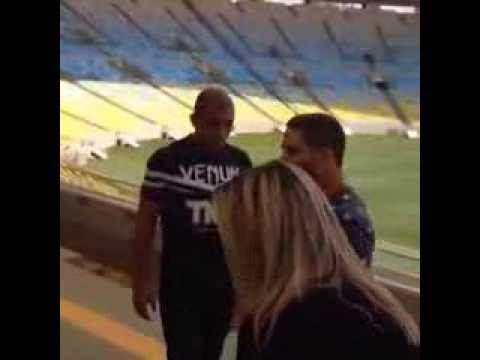 José Aldo e Chad Mendes se estranham em encarada