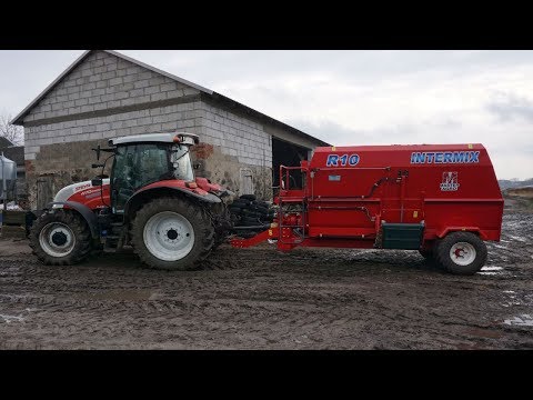 Poziomy paszowóz INTERMIX R10 z ciągnikiem Steyr